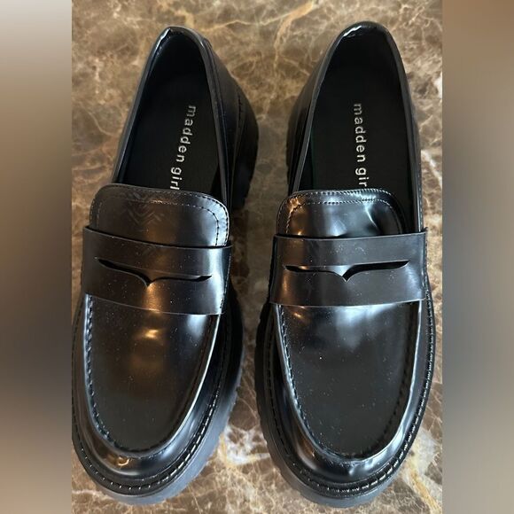 Madden Girl Women's Heaathr Loafer, Black size 8. NWT - Picture 2 of 6